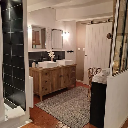 Le Patio De Sophie 3* סיסטרון