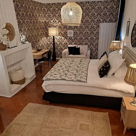 Le Patio De Sophie 3* סיסטרון